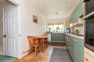 Kitchen/Breakfast room- click for photo gallery